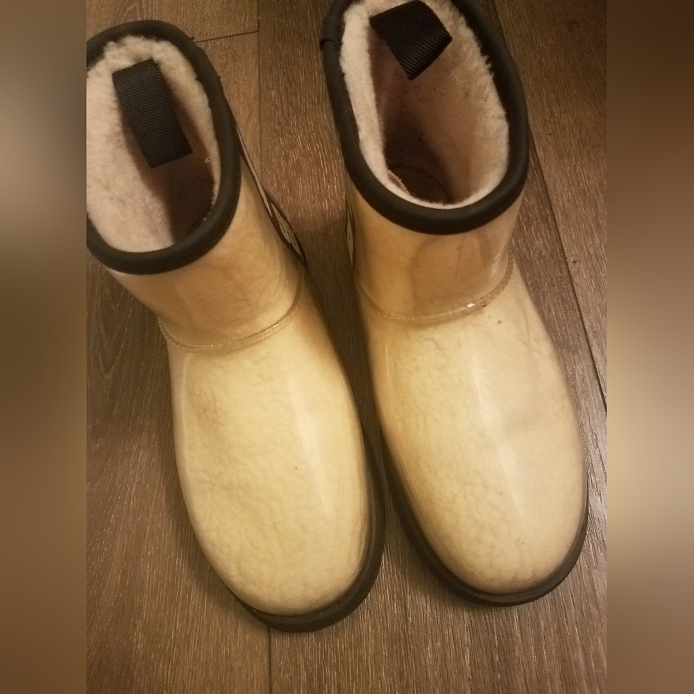 UGG CLASSIC CLEAR MINI BOOT SIZE 7